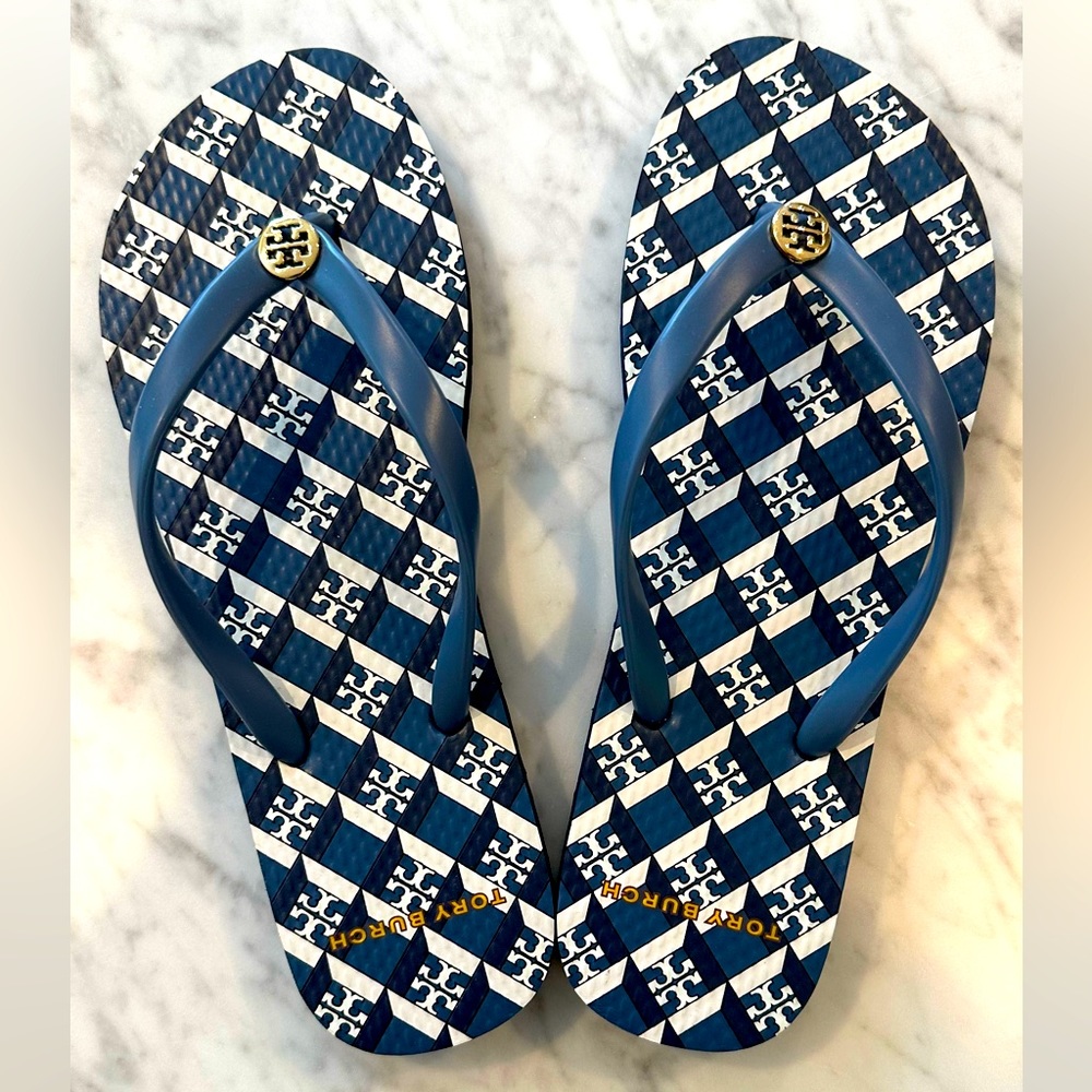 NWT TORY BURCH Blue/Navy Monogram Geo Thin Logo FLIP FLOP SIZE 7 Flip Flops